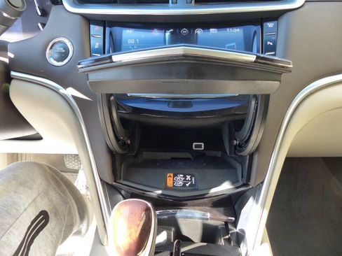 Used 2017 Cadillac XTS Luxury FWD image 32