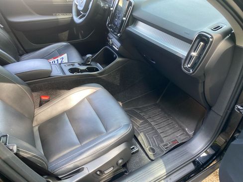 Used 2019 Volvo XC40 T5 Momentum AWD/4WD image 25