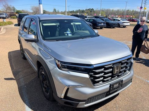 Used 2025 Honda Pilot EX-L image 3