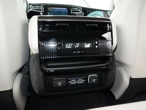 Used 2022 Jeep Wagoneer Series I w/ Premium Group I AWD/4WD image 31