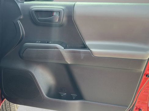 Used 2022 Toyota Tacoma SR RWD image 9