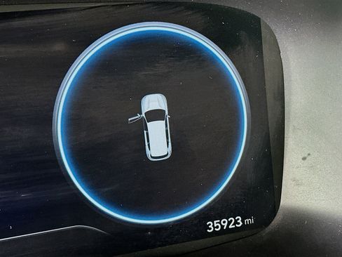 Used 2023 Hyundai Santa Fe Calligraphy w/ Cargo Package image 18