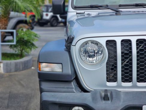 Used 2024 Jeep Wrangler Unlimited Sport AWD/4WD image 2