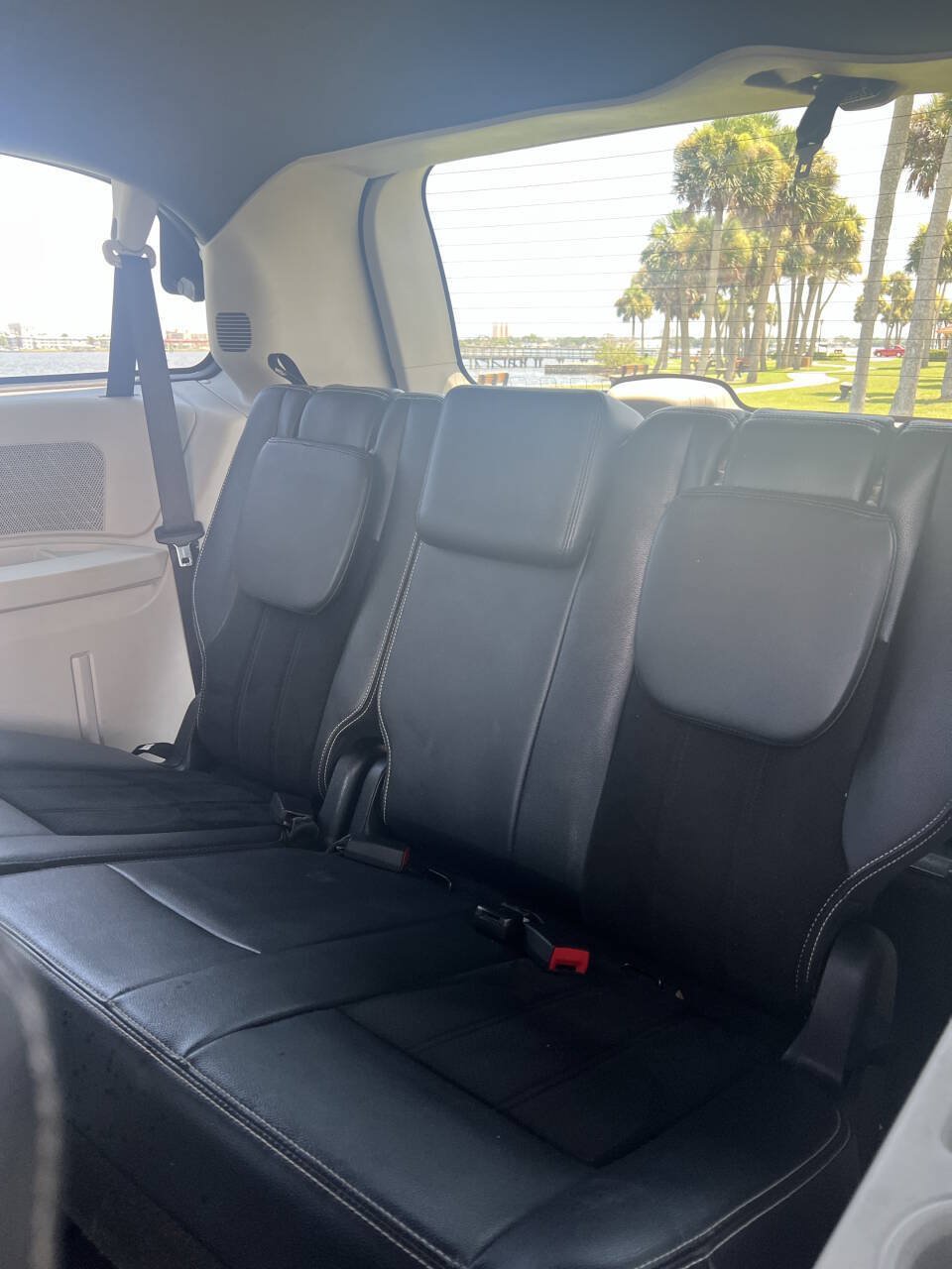 Used 2017 Dodge Grand Caravan SXT FWD image 17