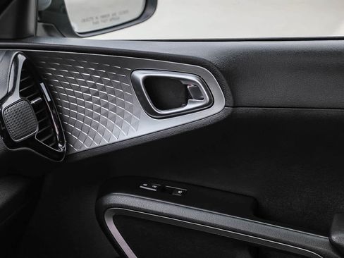Used 2023 Kia Soul S FWD image 16