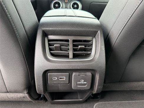 Used 2021 Chevrolet Blazer LT w/ Sound & Technology Package FWD image 4