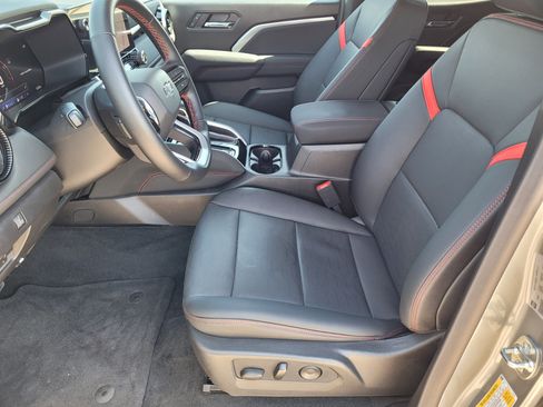 New 2026 Chevrolet Colorado Z71 w/ Technology Package image 8