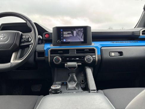 Used 2025 Toyota Tacoma SR image 18