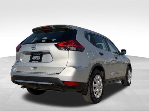 Used 2017 Nissan Rogue S image 2