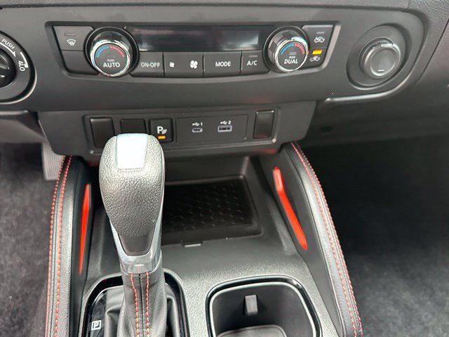 Used 2025 Nissan Frontier PRO-4X AWD/4WD image 39