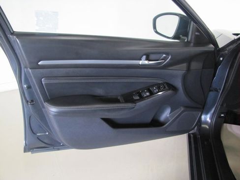 Used 2020 Nissan Altima 2.5 SV image 9