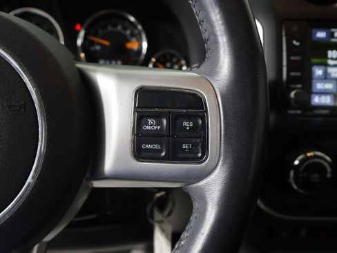 Used 2016 Jeep Compass High Altitude image 33