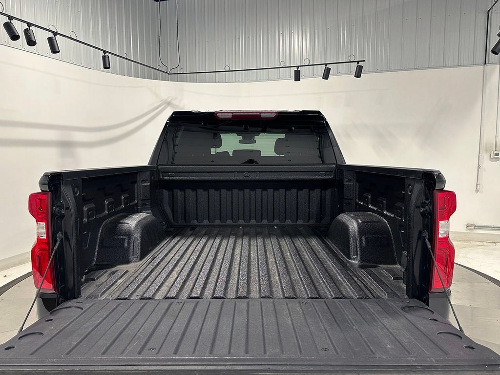 Used 2023 Chevrolet Silverado 1500 RST AWD/4WD image 5