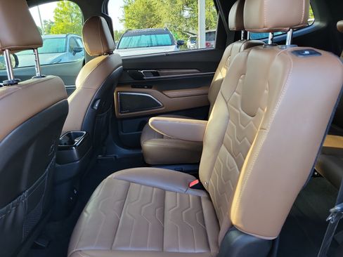 Certified 2021 Kia Telluride SX w/ SX Prestige Package AWD/4WD image 11