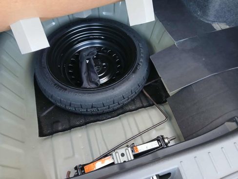 Used 2024 Nissan Versa SV w/ Trunk Package image 16