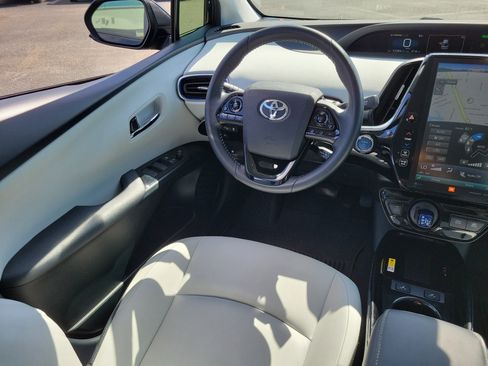 Used 2022 Toyota Prius Limited image 16