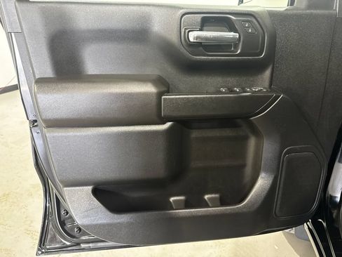 Used 2022 Chevrolet Silverado 1500 Custom Trail Boss w/ LPO, Dark Essentials Package AWD/4WD image 17