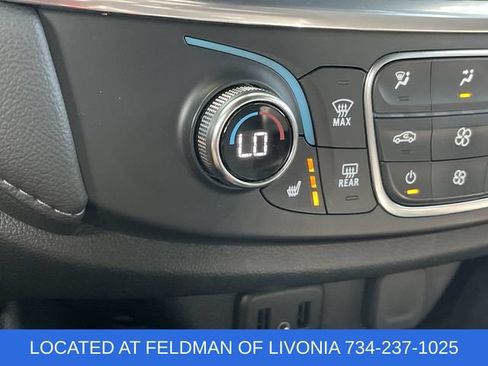 Used 2023 Chevrolet Traverse LT FWD image 34
