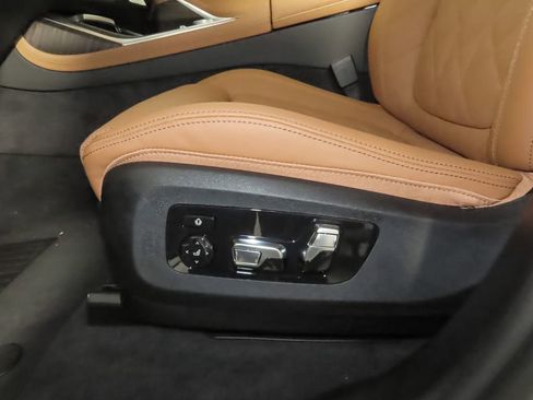 Used 2025 BMW X7 xDrive40i w/ Parking Assistance Package AWD/4WD image 14