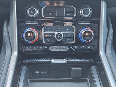 Used 2021 GMC Yukon Denali w/ Denali Premium Package image 13