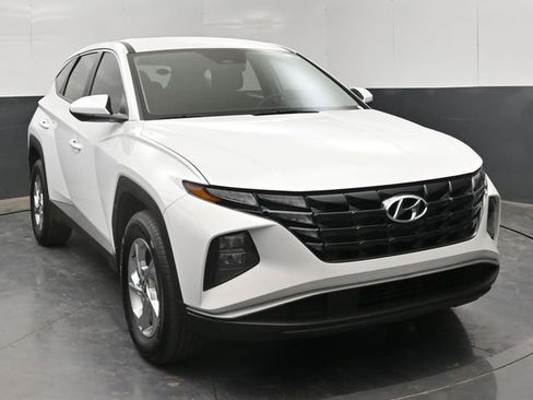 Used 2024 Hyundai Tucson SE AWD/4WD image 2