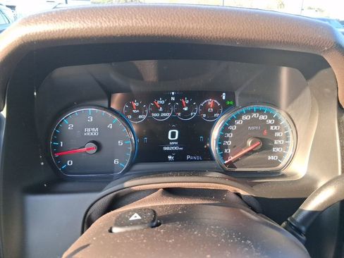 Used 2018 Chevrolet Suburban Premier image 12