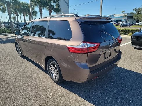 Used 2019 Toyota Sienna XLE Premium image 4