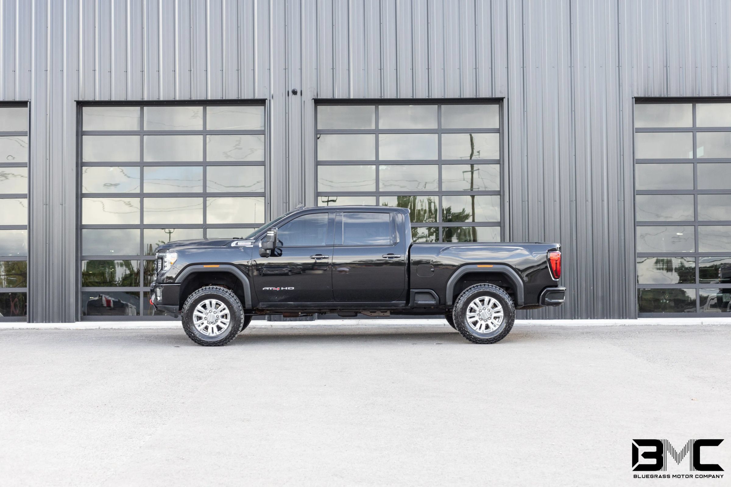 Used 2021 GMC Sierra 2500 AT4 w/ AT4 Preferred Package AWD/4WD image 1