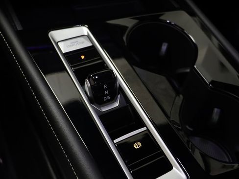 Used 2024 Volkswagen Atlas Cross Sport SEL Premium R-Line image 12