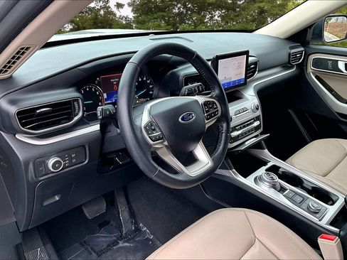 Certified 2020 Ford Explorer XLT w/ Equipment Group 202A image 18