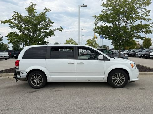 Used 2015 Dodge Grand Caravan SE FWD image 11
