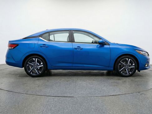 Used 2025 Nissan Sentra SV image 11