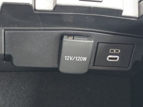 Used 2024 Toyota Corolla Cross L image 22