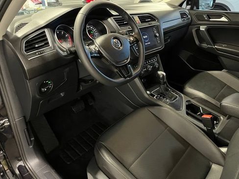 Used 2020 Volkswagen Tiguan SE FWD image 19