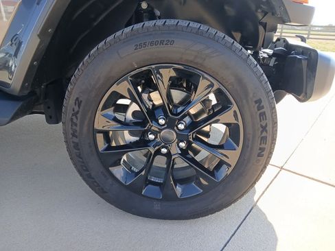 Used 2025 Jeep Wrangler Sahara image 20