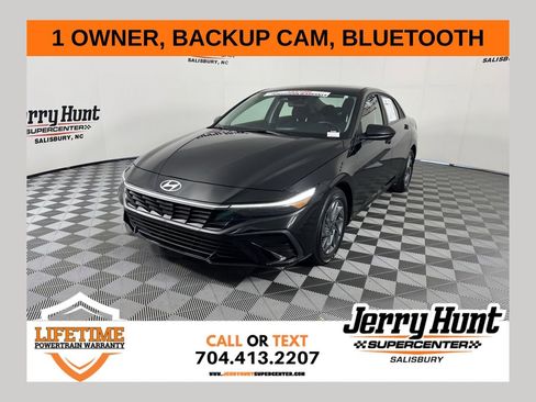 Used 2024 Hyundai Elantra SEL image 1