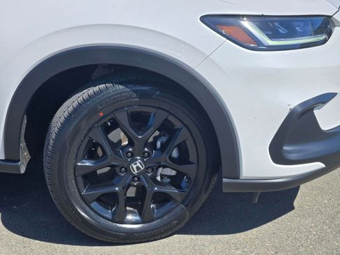 Certified 2025 Honda HR-V Sport image 9