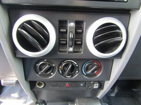 Used 2008 Jeep Wrangler Unlimited Sahara w/ Dual Top Group AWD/4WD image 25