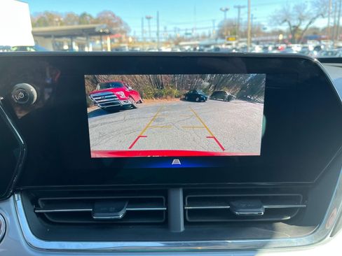 Used 2025 Chevrolet Trax LT image 17