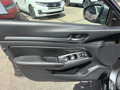 Used 2023 Nissan Altima 2.5 SV image 11