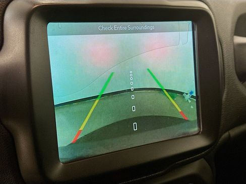 Used 2018 Jeep Renegade Latitude w/ UConnect 8.4 Nav Group AWD/4WD image 23