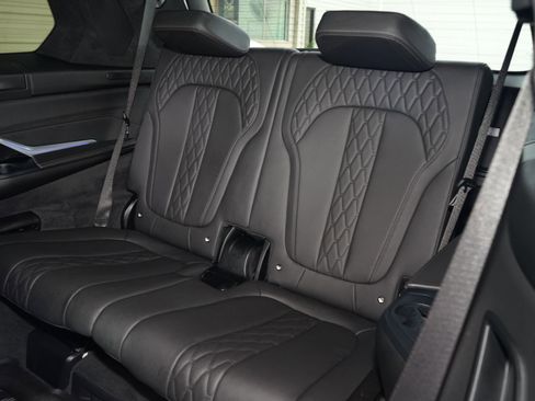 Used 2024 BMW X7 M60i AWD/4WD image 31