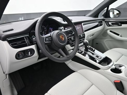 New 2026 Porsche Macan AWD/4WD image 4