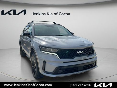 Certified 2022 Kia Sorento SX AWD/4WD image 2