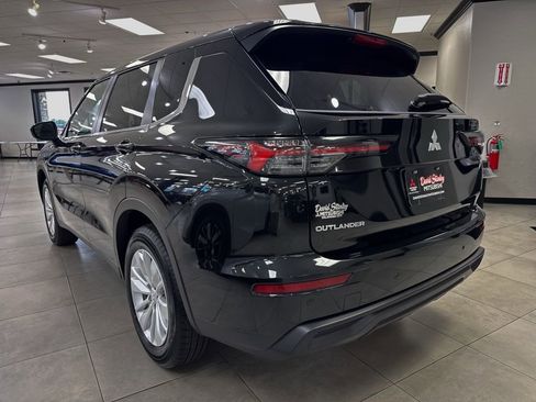 New 2026 Mitsubishi Outlander ES FWD image 6