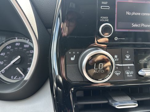 Used 2021 Toyota Highlander XLE AWD/4WD image 20