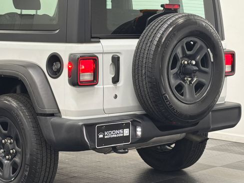 Used 2022 Jeep Wrangler Sport AWD/4WD image 7