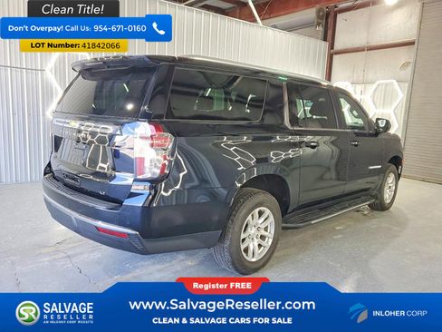 Used 2022 Chevrolet Suburban LT RWD image 4