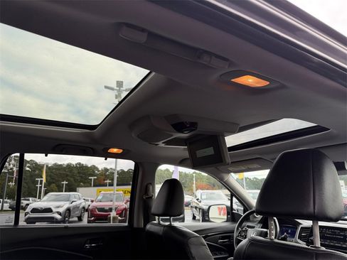 Used 2019 Honda Pilot Elite image 17