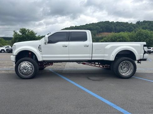 Used 2022 Ford F450 Platinum w/ FX4 Off-Road Package AWD/4WD image 2